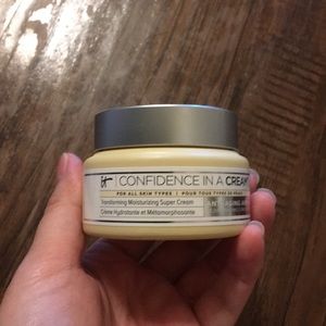It cosmetics Confidence in a cream